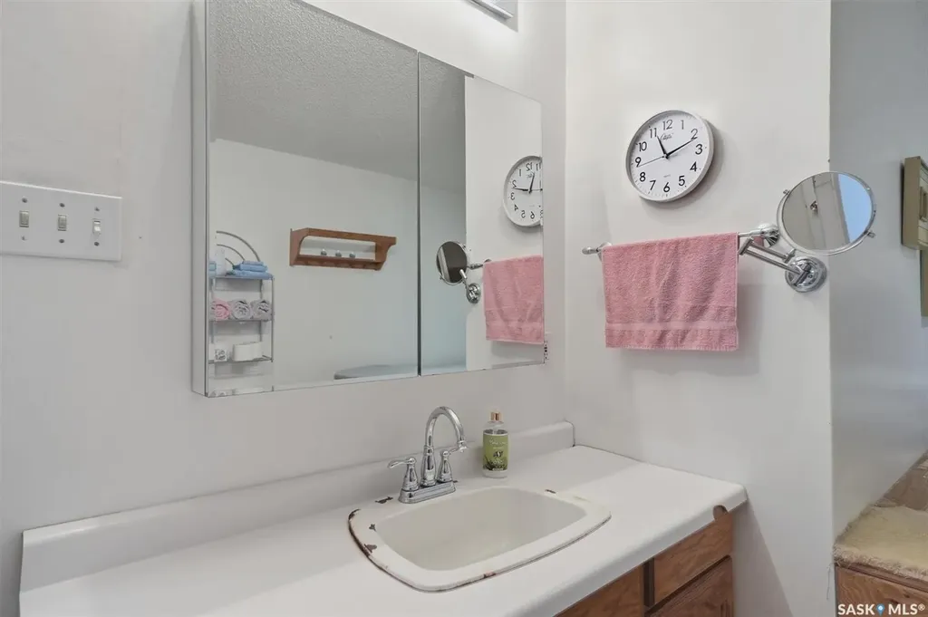 1003 6th Street E Saskatoon SK S7H 1E1