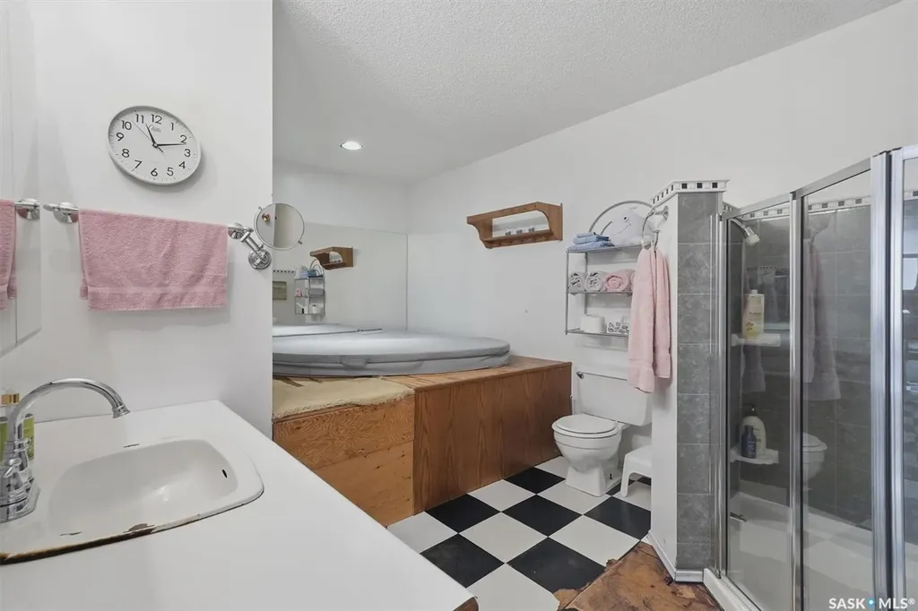 1003 6th Street E Saskatoon SK S7H 1E1