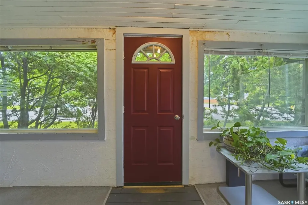 1003 6th Street E Saskatoon SK S7H 1E1