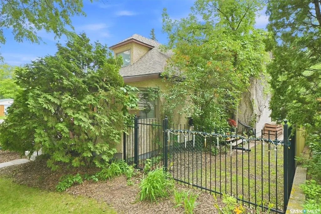 1003 6th Street E Saskatoon SK S7H 1E1