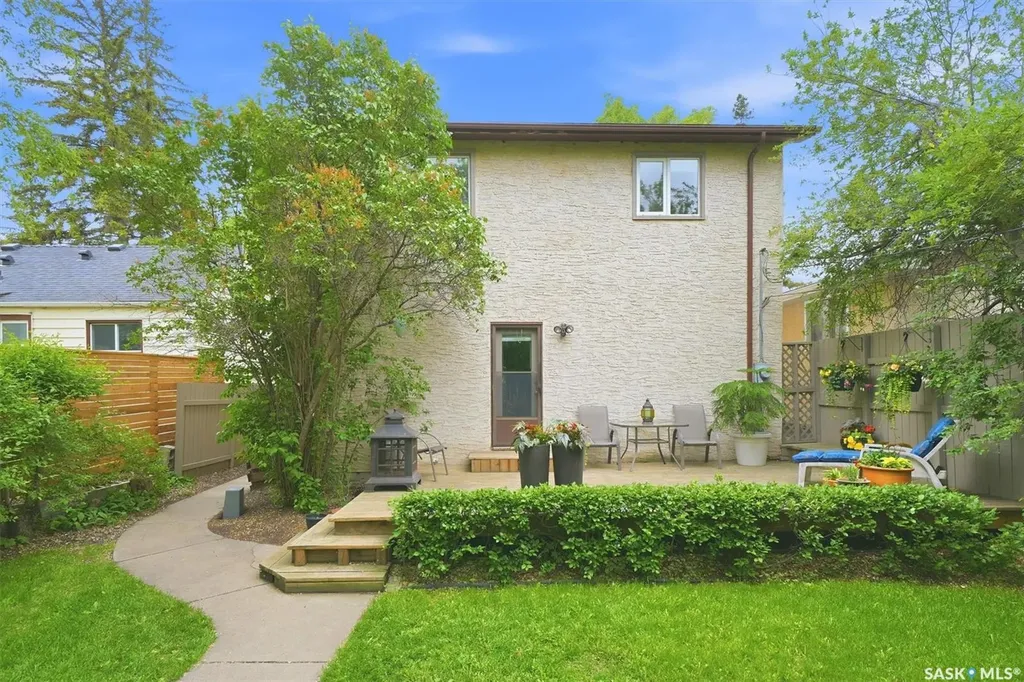 1003 6th Street E Saskatoon SK S7H 1E1