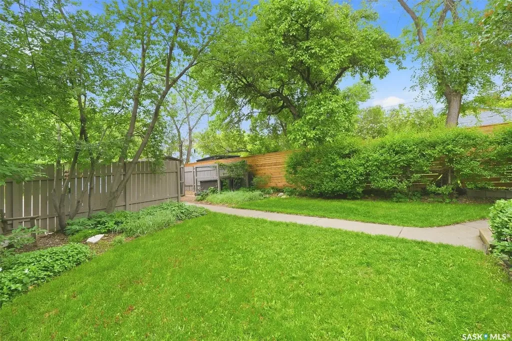 1003 6th Street E Saskatoon SK S7H 1E1