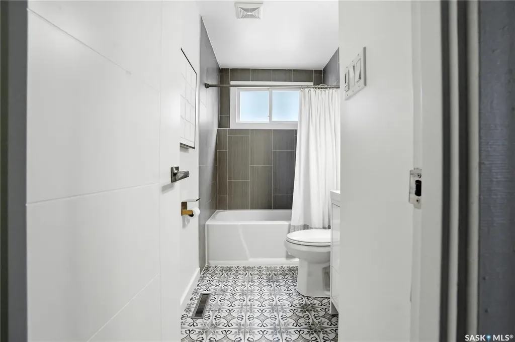 901 Glasgow Street Saskatoon SK S7J 0N9
