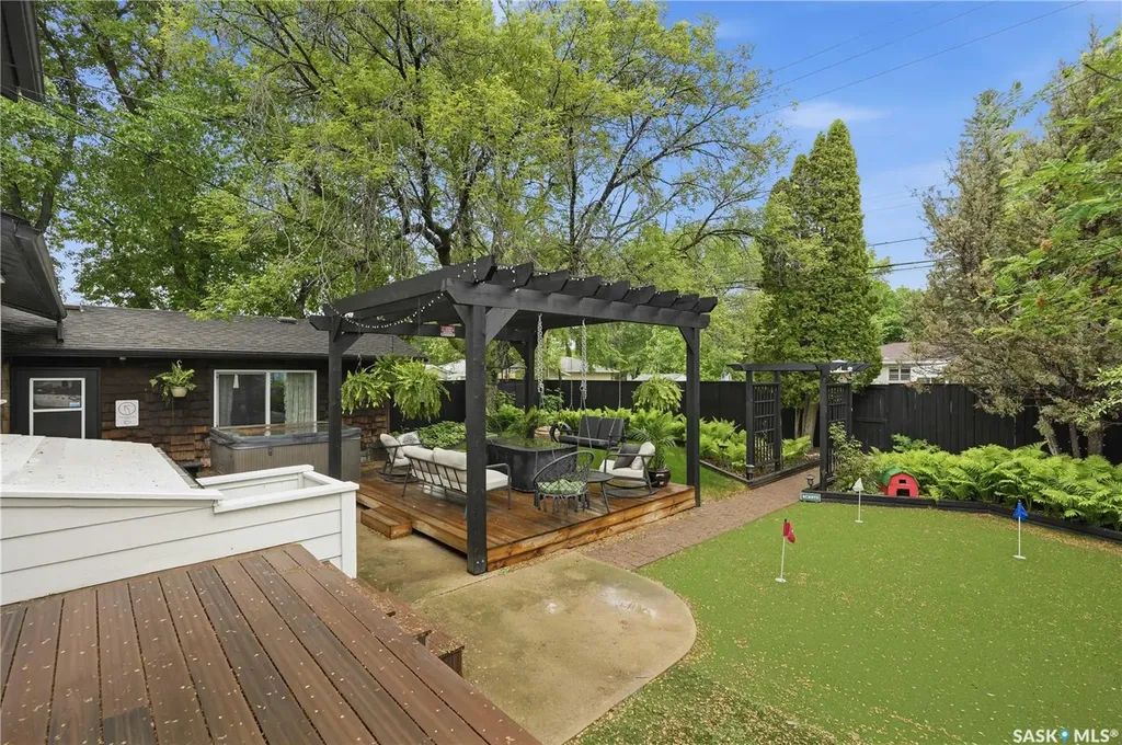 901 Glasgow Street Saskatoon SK S7J 0N9