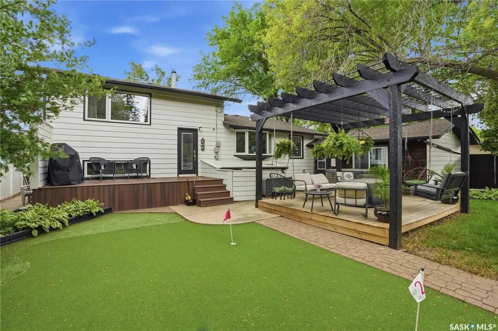 901 Glasgow Street Saskatoon SK S7J 0N9