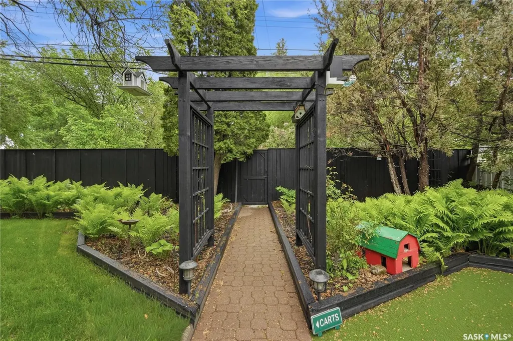 901 Glasgow Street Saskatoon SK S7J 0N9
