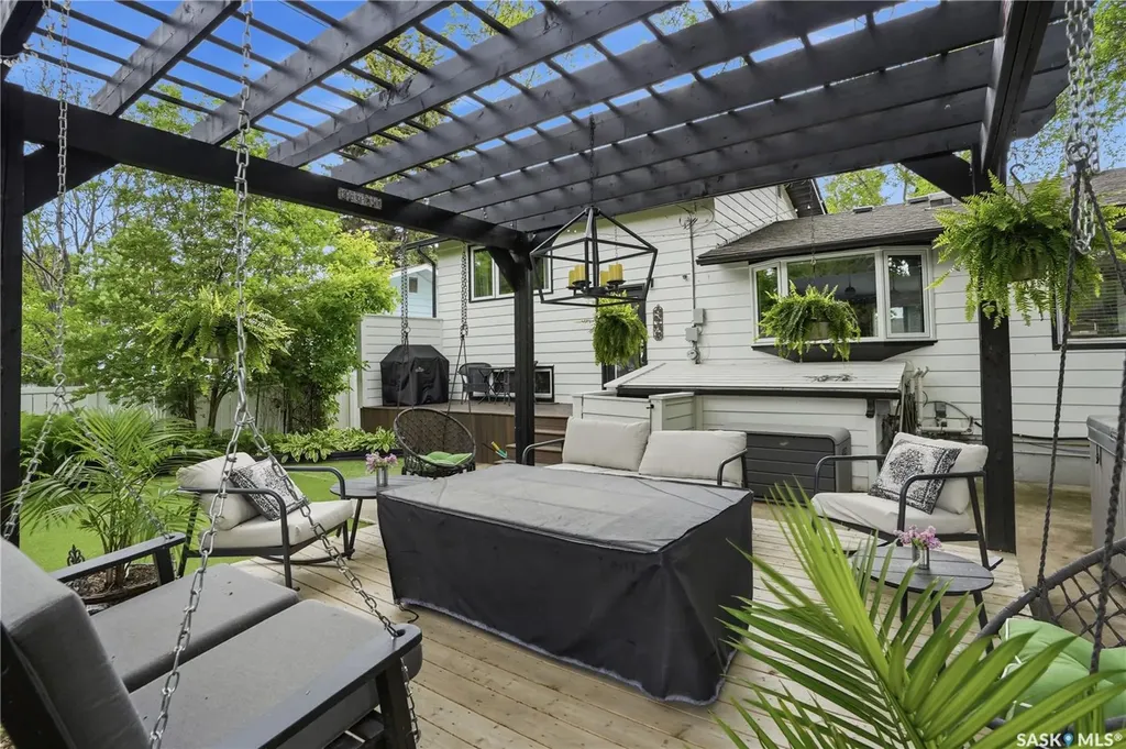 901 Glasgow Street Saskatoon SK S7J 0N9