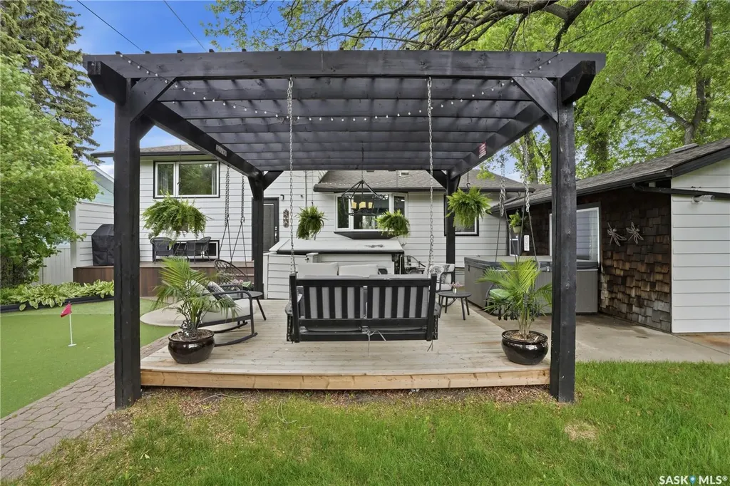 901 Glasgow Street Saskatoon SK S7J 0N9