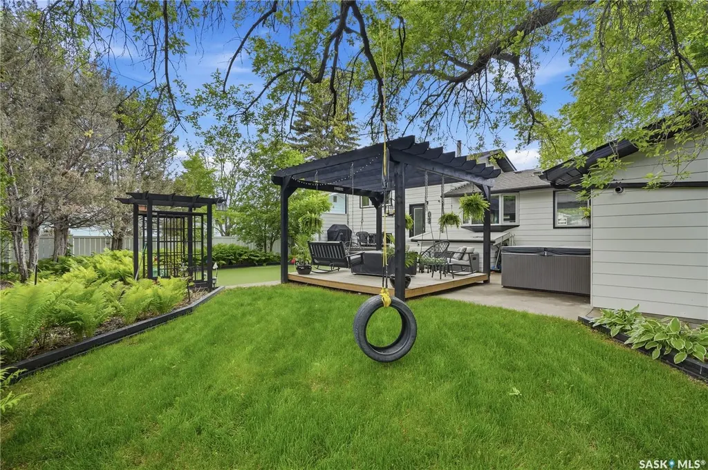 901 Glasgow Street Saskatoon SK S7J 0N9
