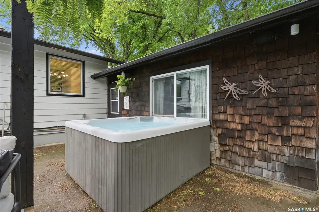 901 Glasgow Street Saskatoon SK S7J 0N9