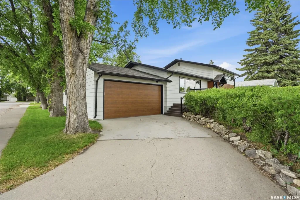 901 Glasgow Street Saskatoon SK S7J 0N9