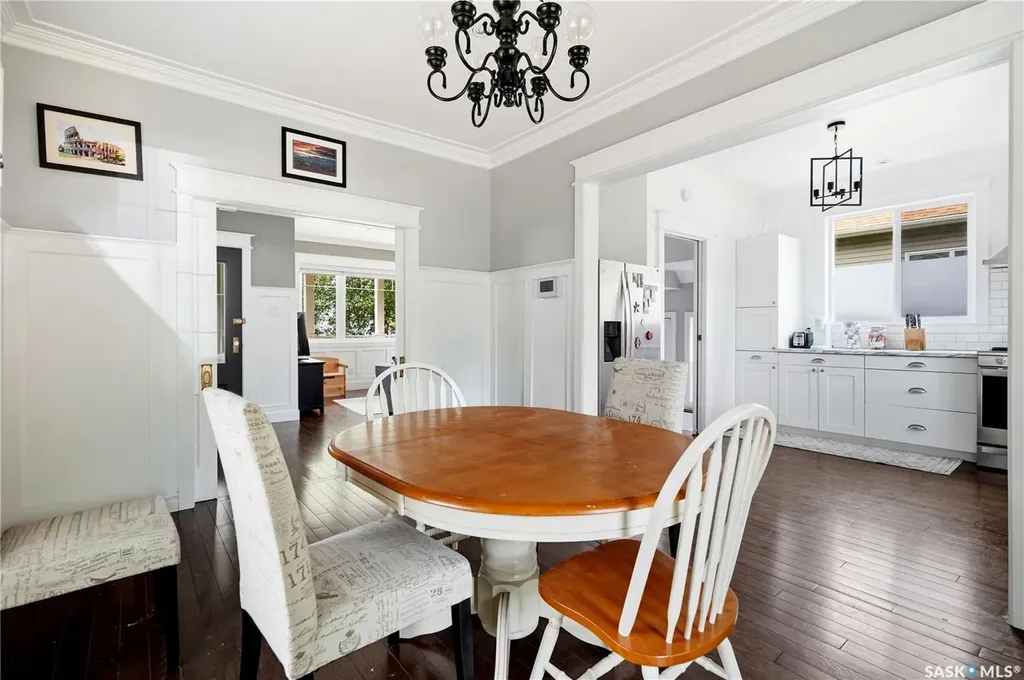 1027 Grafton Avenue Moose Jaw SK S6H 3S2