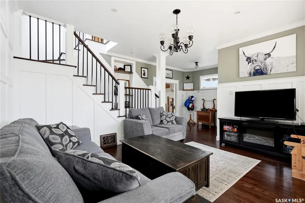 1027 Grafton Avenue Moose Jaw SK S6H 3S2