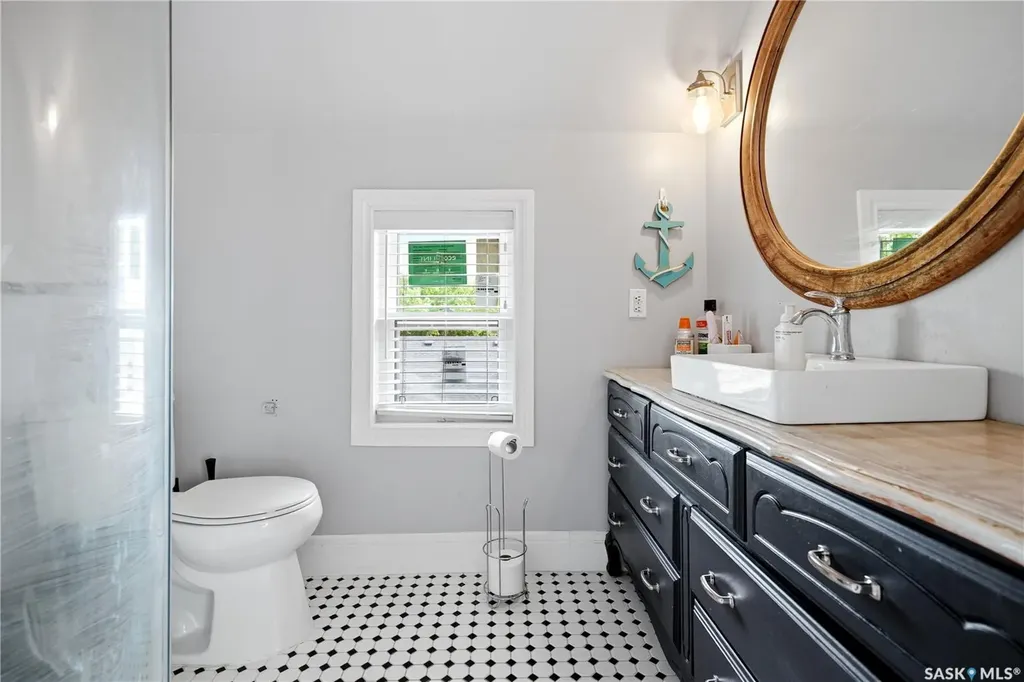1027 Grafton Avenue Moose Jaw SK S6H 3S2
