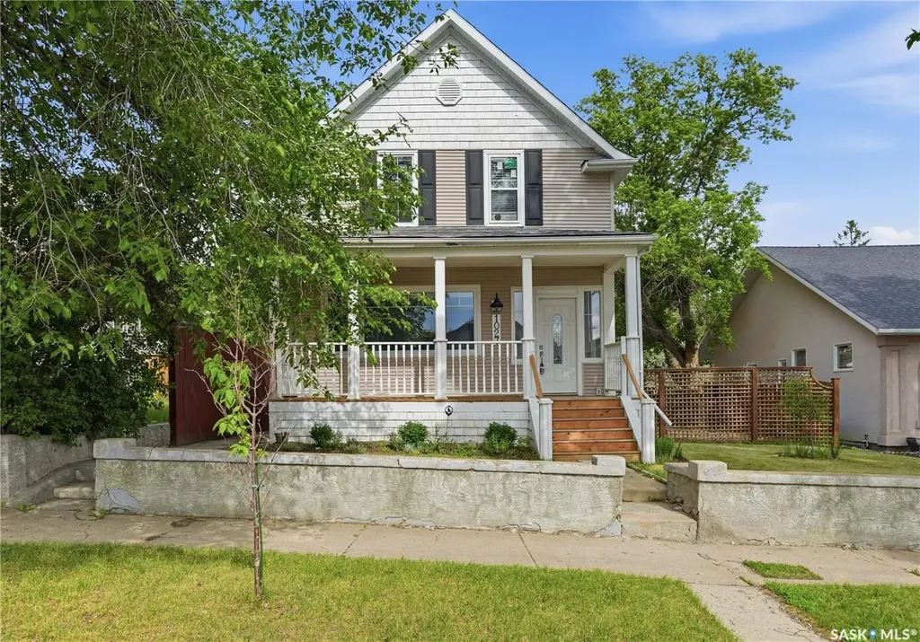 1027 Grafton Avenue Moose Jaw SK S6H 3S2