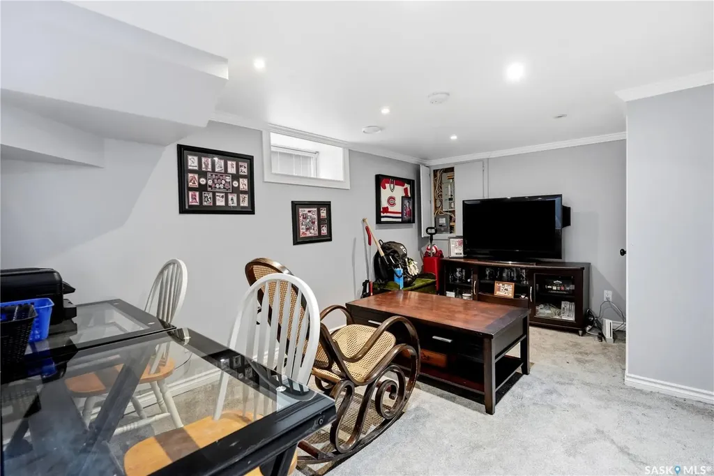 1027 Grafton Avenue Moose Jaw SK S6H 3S2