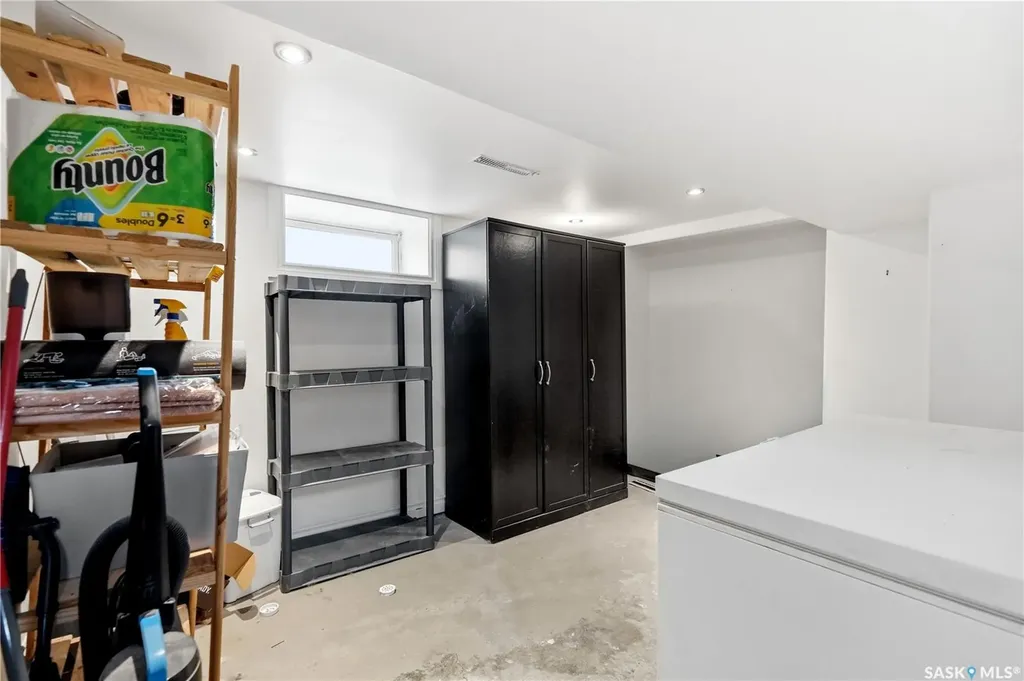 1027 Grafton Avenue Moose Jaw SK S6H 3S2