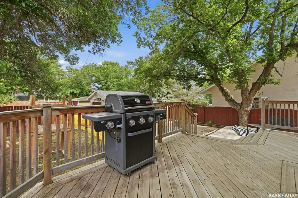 1027 Grafton Avenue Moose Jaw SK S6H 3S2