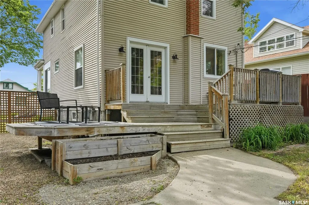 1027 Grafton Avenue Moose Jaw SK S6H 3S2