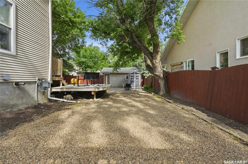 1027 Grafton Avenue Moose Jaw SK S6H 3S2