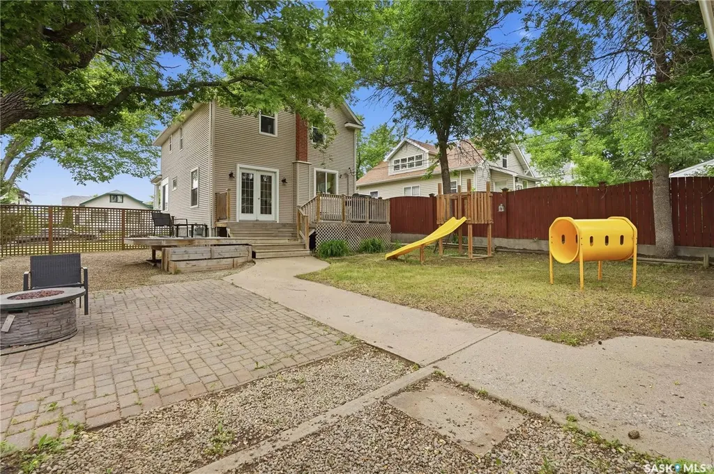 1027 Grafton Avenue Moose Jaw SK S6H 3S2