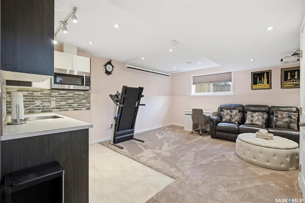 615 Pringle Bend Saskatoon SK S7T 0S7