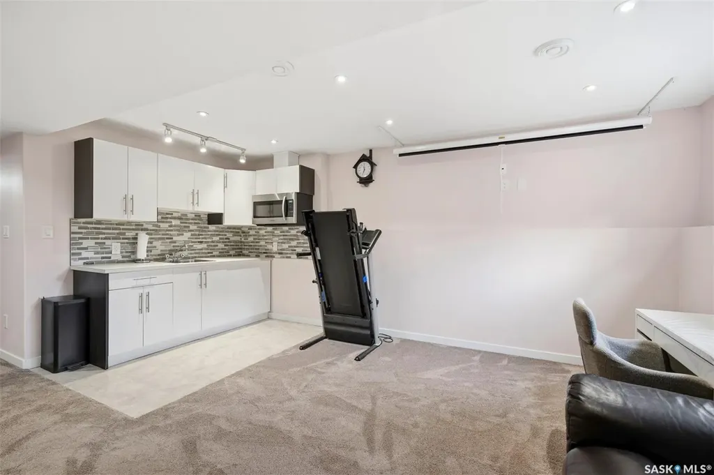 615 Pringle Bend Saskatoon SK S7T 0S7
