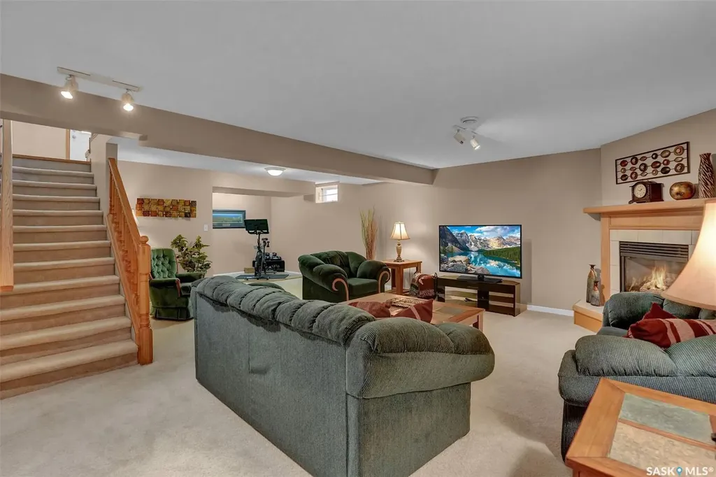 7002 Maple Wood Crescent Regina SK S4X 4J9