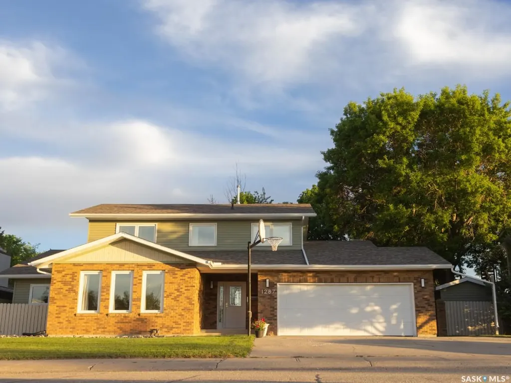 1287 Simcoe Street Moose Jaw SK S6H 3J5