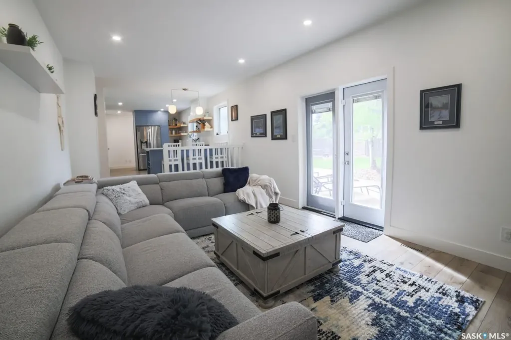 1287 Simcoe Street Moose Jaw SK S6H 3J5