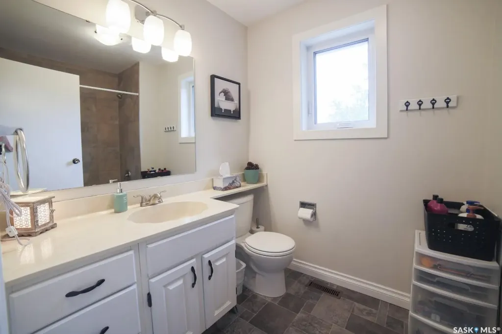 1287 Simcoe Street Moose Jaw SK S6H 3J5