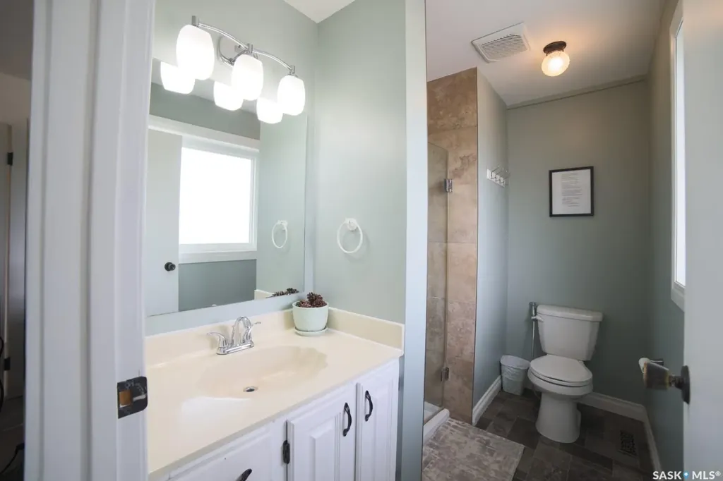 1287 Simcoe Street Moose Jaw SK S6H 3J5