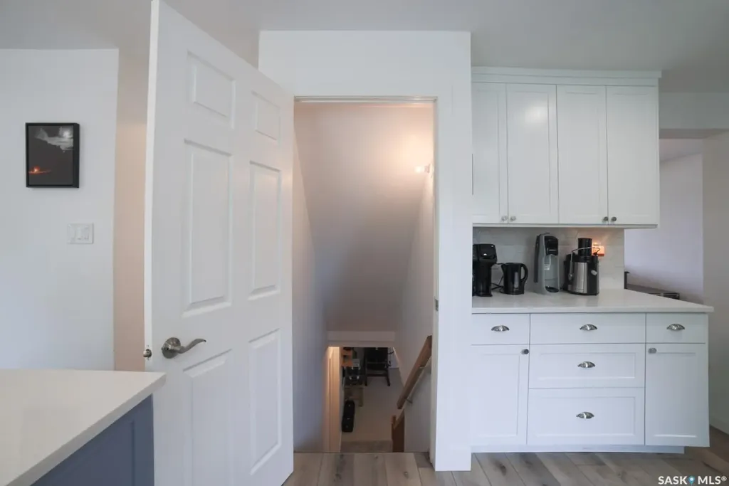 1287 Simcoe Street Moose Jaw SK S6H 3J5