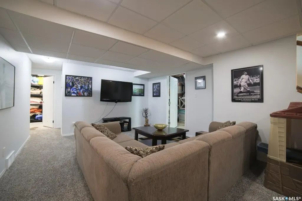 1287 Simcoe Street Moose Jaw SK S6H 3J5