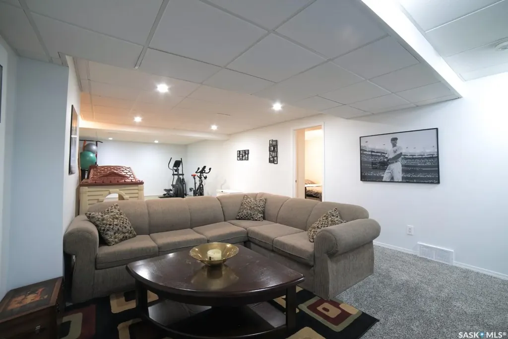 1287 Simcoe Street Moose Jaw SK S6H 3J5