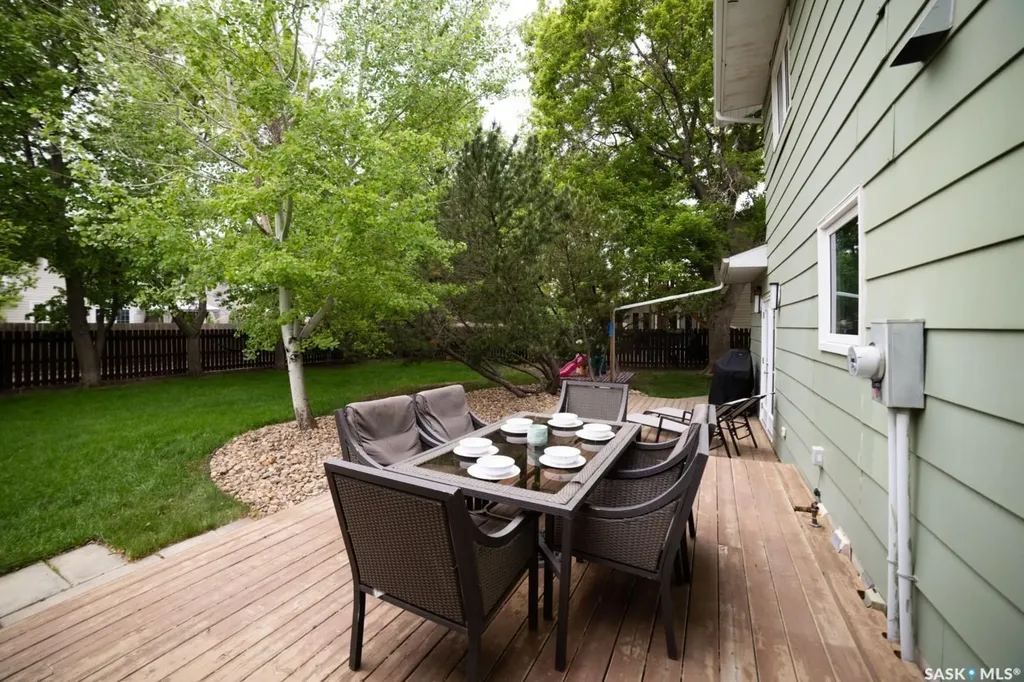 1287 Simcoe Street Moose Jaw SK S6H 3J5