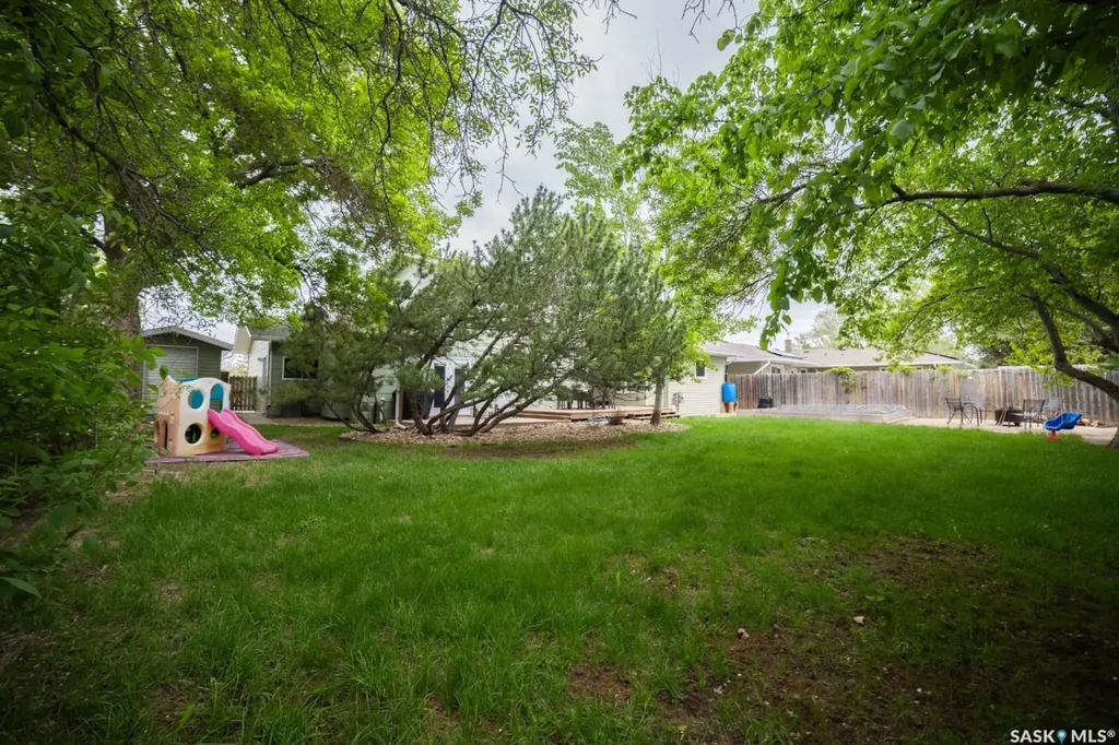 1287 Simcoe Street Moose Jaw SK S6H 3J5