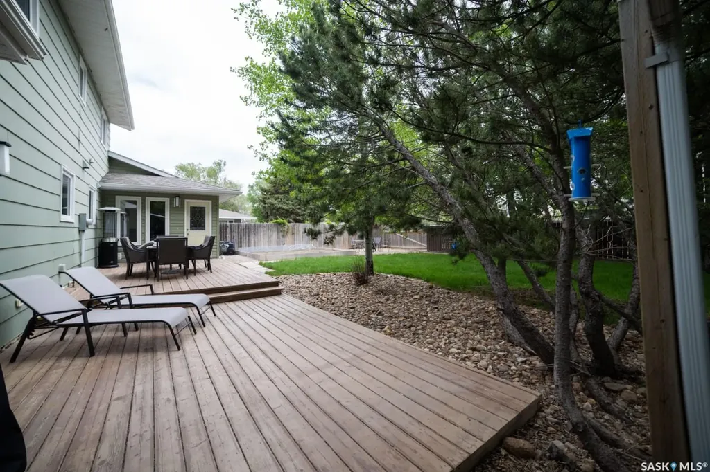 1287 Simcoe Street Moose Jaw SK S6H 3J5