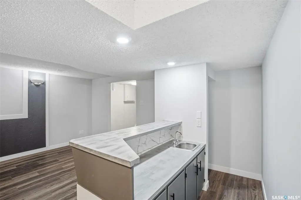 102 Dore Crescent Saskatoon SK S7K 4X7