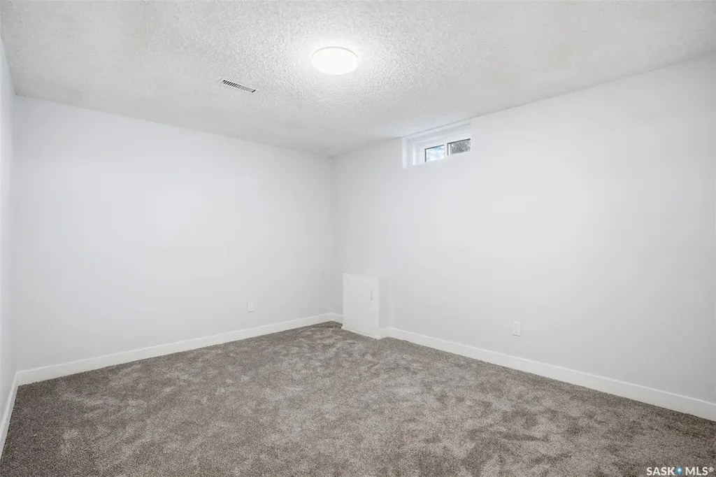 102 Dore Crescent Saskatoon SK S7K 4X7