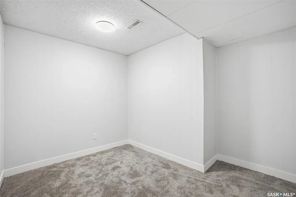 102 Dore Crescent Saskatoon SK S7K 4X7