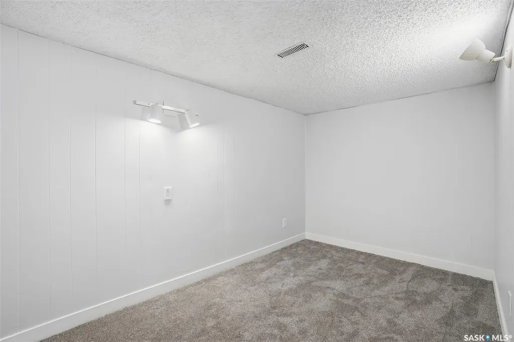 102 Dore Crescent Saskatoon SK S7K 4X7