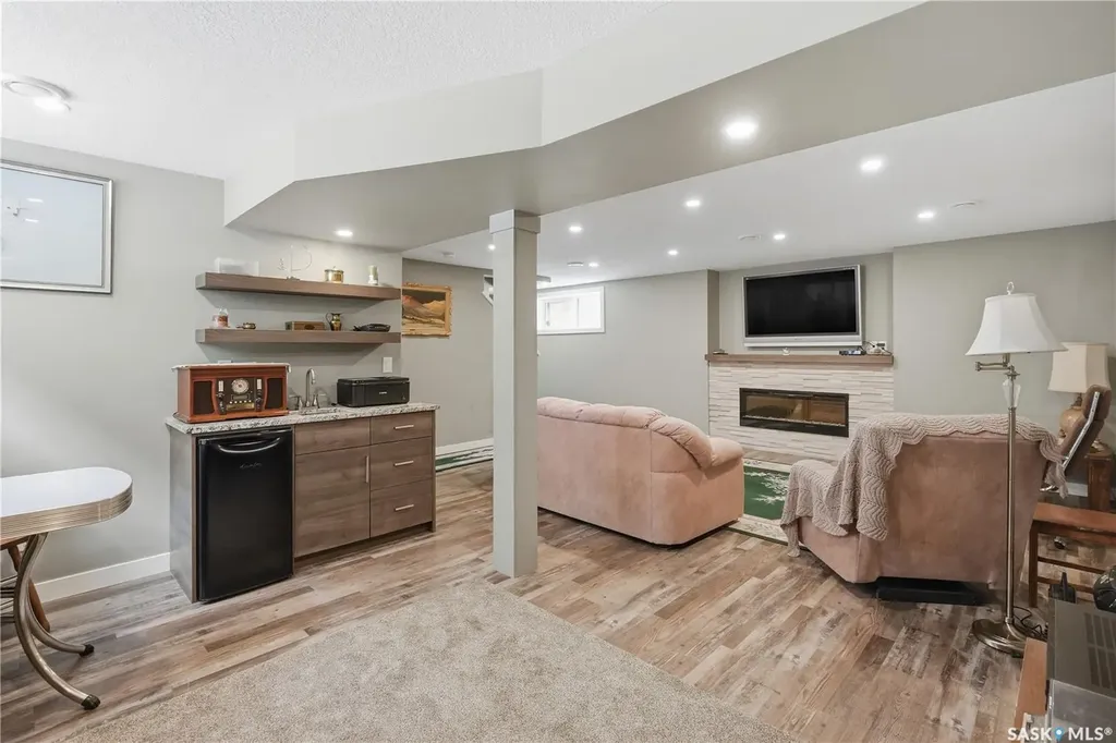 4009 Alton Crescent Regina SK S4W 0H6