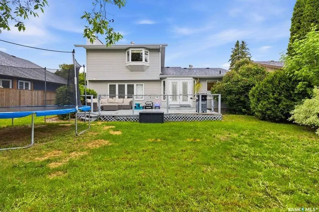 142 Neusch Crescent Saskatoon SK S7K 7V3