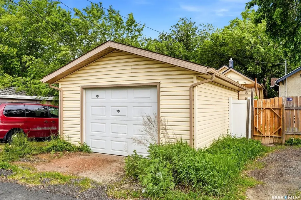 2261 Winnipeg Street Regina SK S4P 1H2
