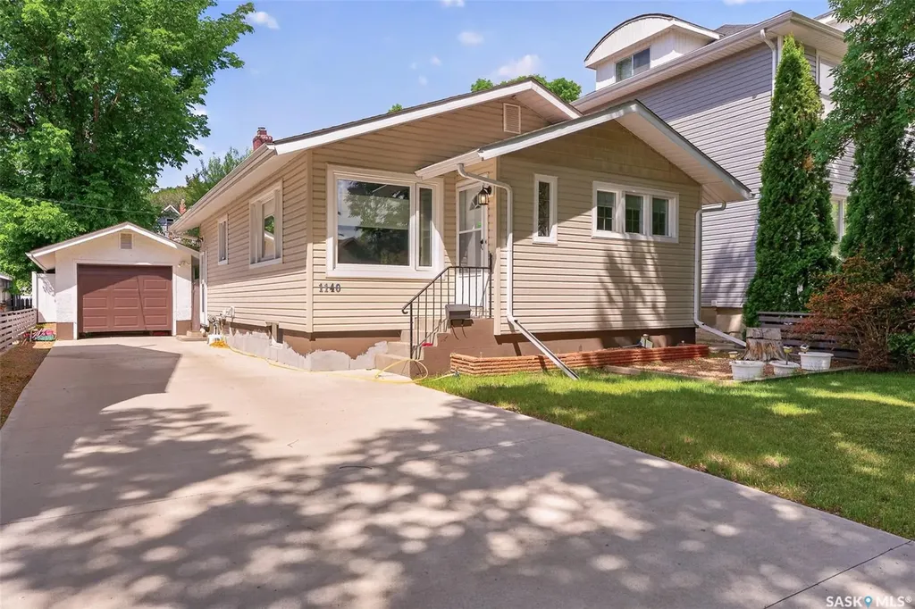1140 Clifton Avenue Moose Jaw SK S6H 3L5