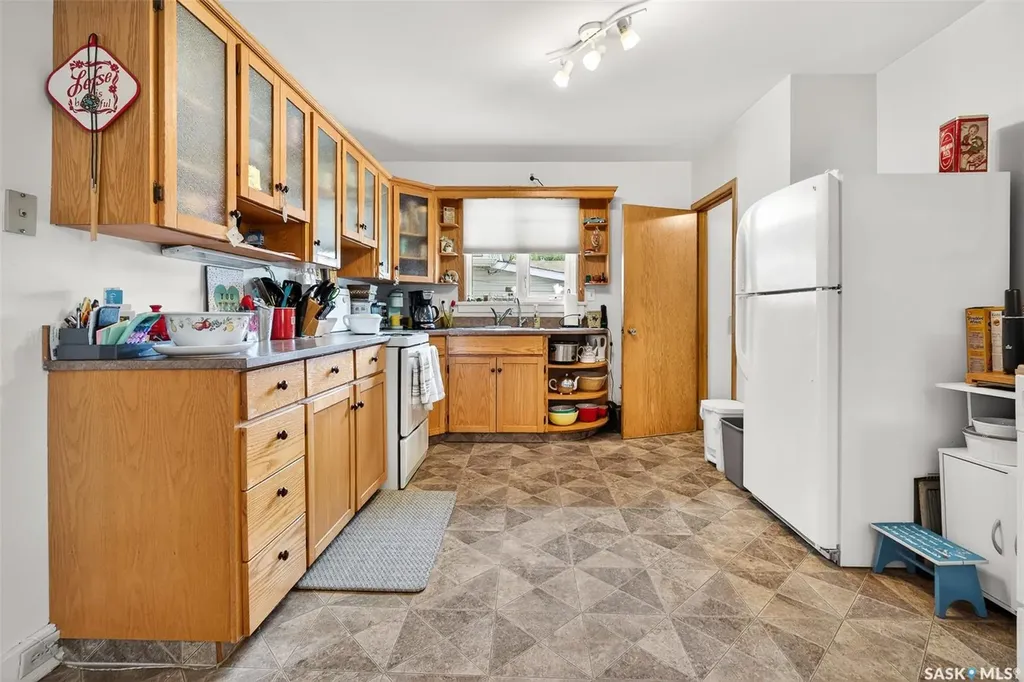 1140 Clifton Avenue Moose Jaw SK S6H 3L5