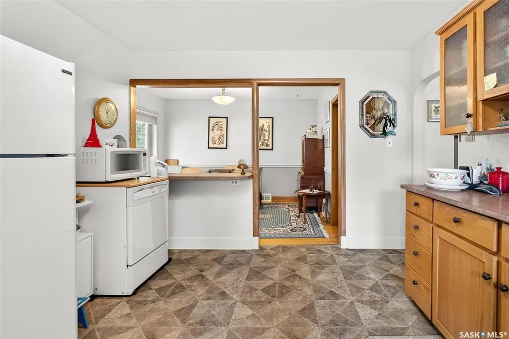 1140 Clifton Avenue Moose Jaw SK S6H 3L5