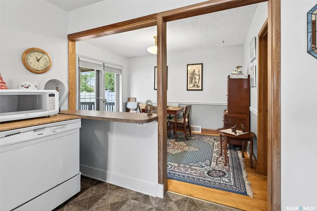 1140 Clifton Avenue Moose Jaw SK S6H 3L5