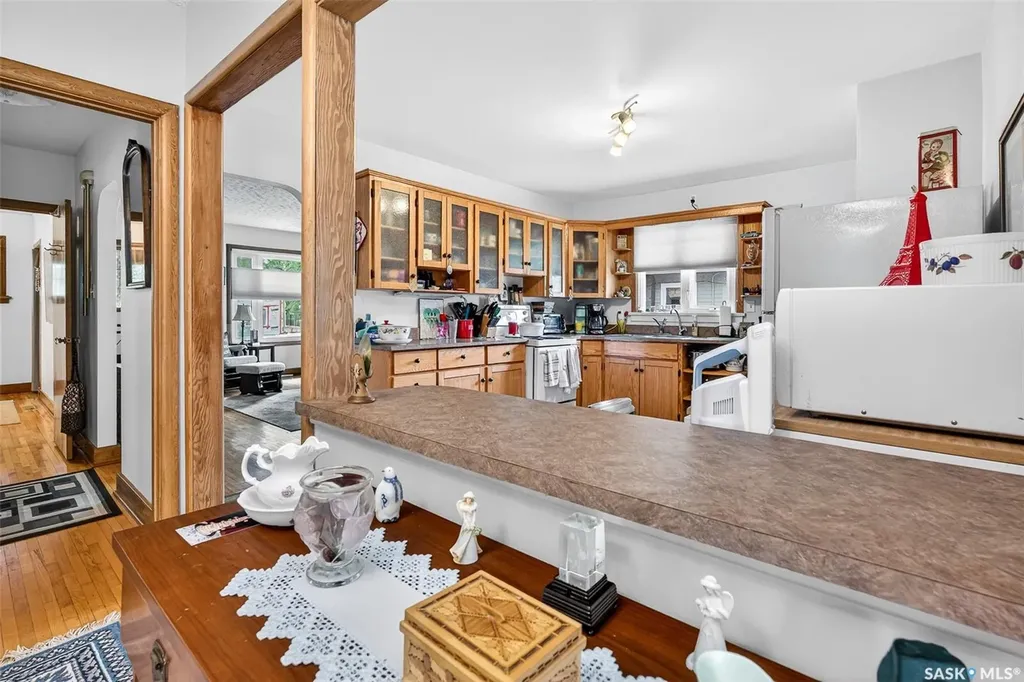 1140 Clifton Avenue Moose Jaw SK S6H 3L5